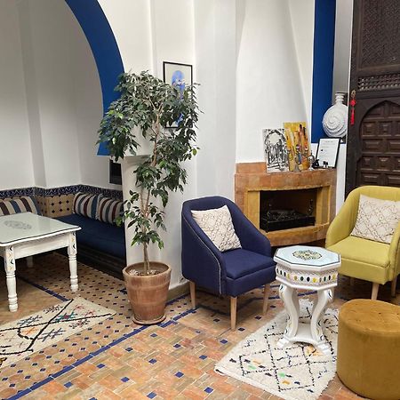 Riad Aicha Asilah Bagian luar foto
